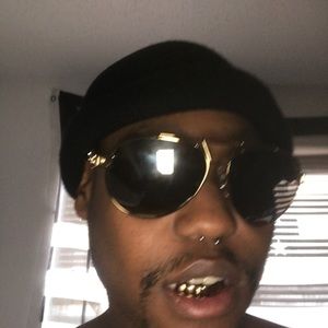 Meet your Posher, Derrick